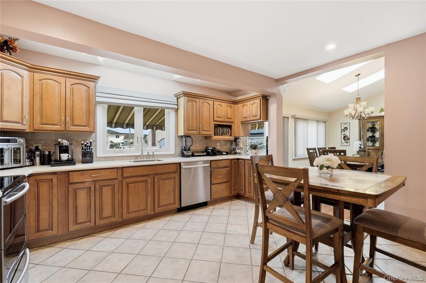 Welcome home to this beautifully updated and well maintained - photo 27