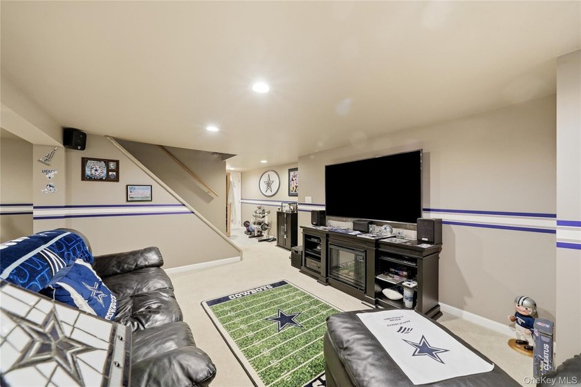 Welcome home to this beautifully updated and well maintained - photo 33