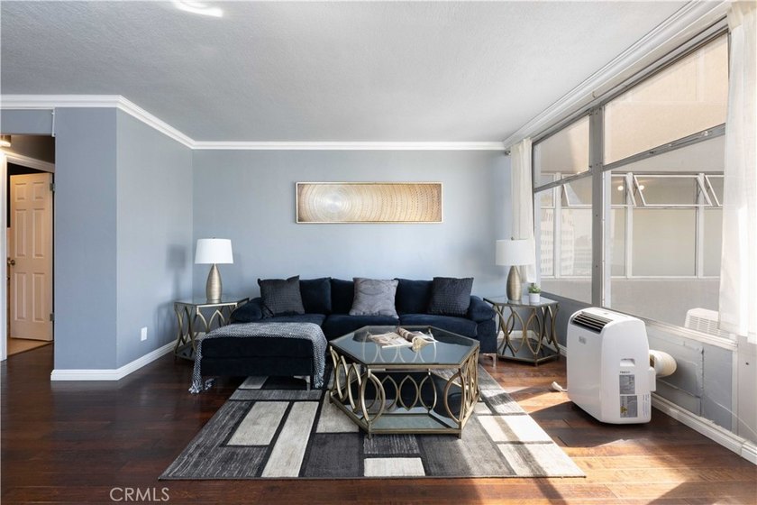 This stylish 1-bedroom, 1-bathroom condo in The Royal Palms is - photo 5