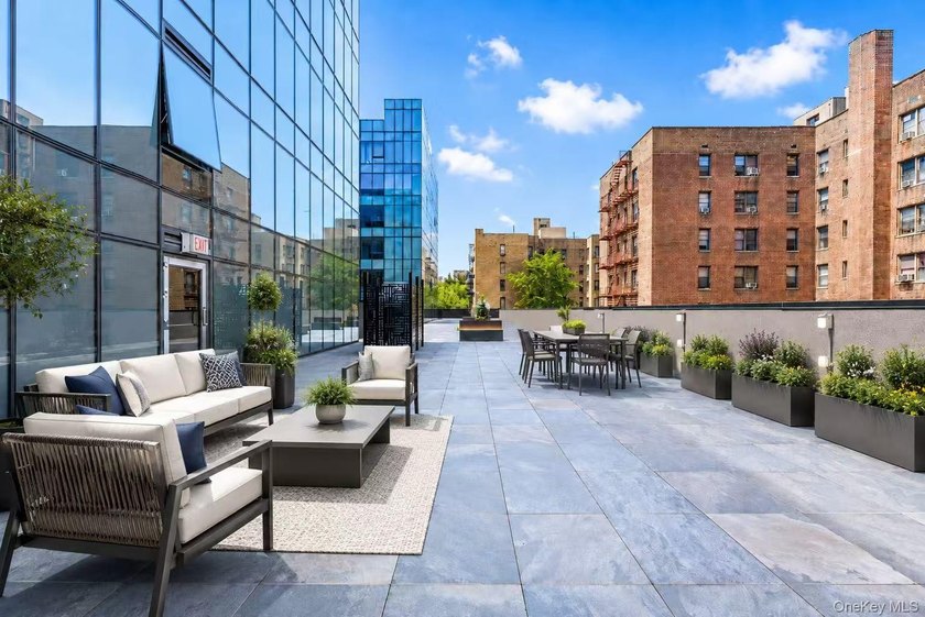 This thoughtfully designed 2-bedroom, 2-bath courtyard-facing - photo 7