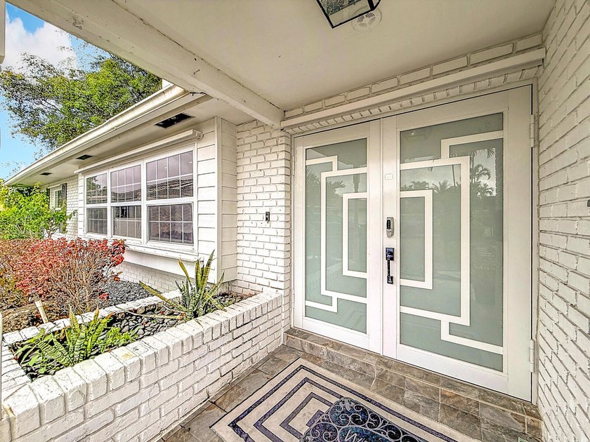 Welcome to this beautifully remodeled home on a quiet cul-de-sac - photo 2