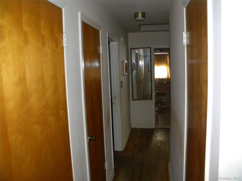 SPACIOUS 3 BEDROOM, 3 BATHROOM HI RANCH IN DESIRABLE BAY TERRACE - photo 7
