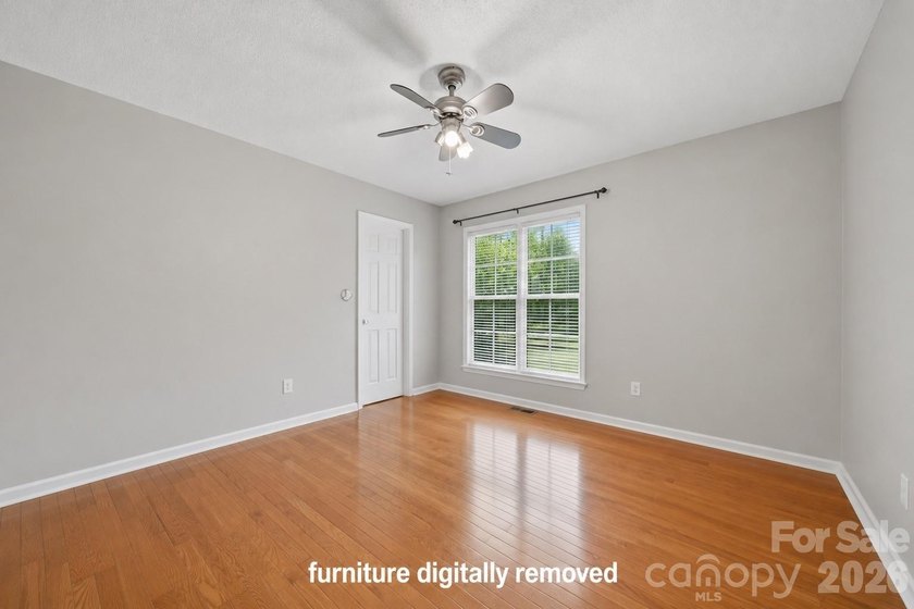 927 Victoria Avenue is a truly rare offering: an UPDATED, RANCH - photo 29