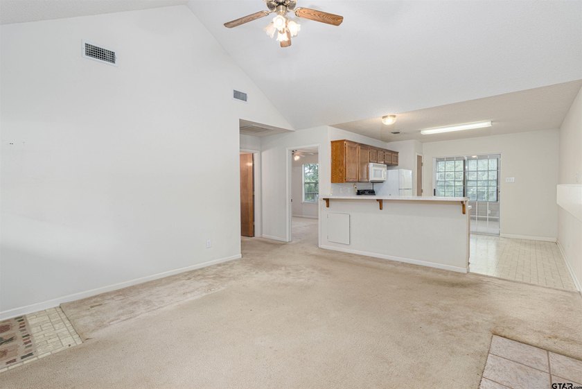 Discover the perfect East Texas retreat in the highly - photo 4