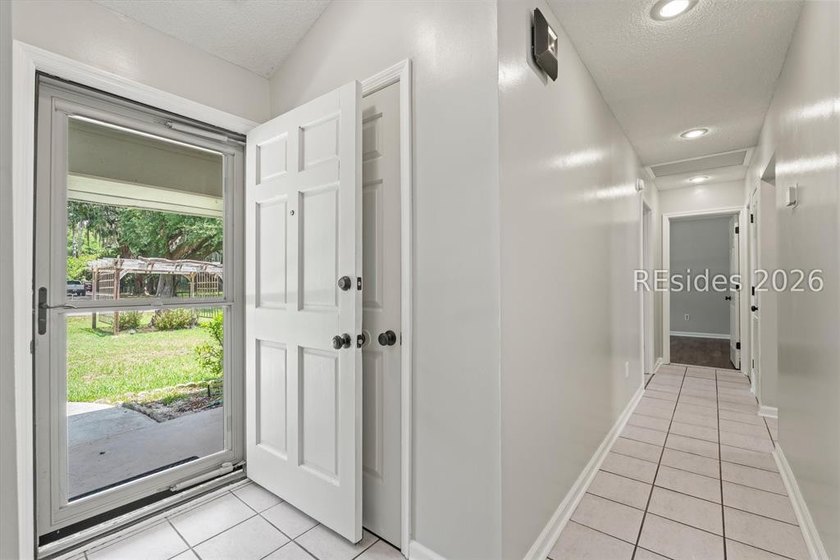 Welcome to 22 Chesterfield Drive in the desirable Chesterfield - photo 3