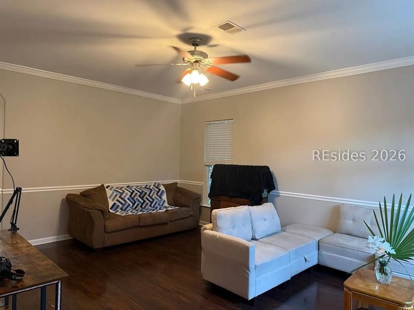 Warm and welcoming 4-bedroom home in a prime Bluffton location - photo 2