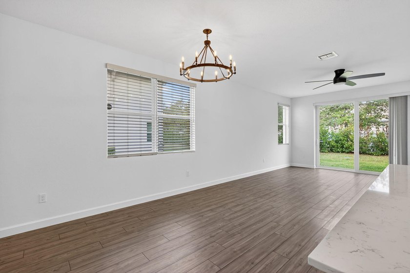 GORGEOUS CORNER UNIT W/ OPEN FLOOR PLAN &amp; PLENTY OF WINDOWS - photo 6