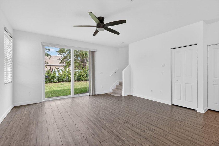 GORGEOUS CORNER UNIT W/ OPEN FLOOR PLAN &amp; PLENTY OF WINDOWS - photo 10