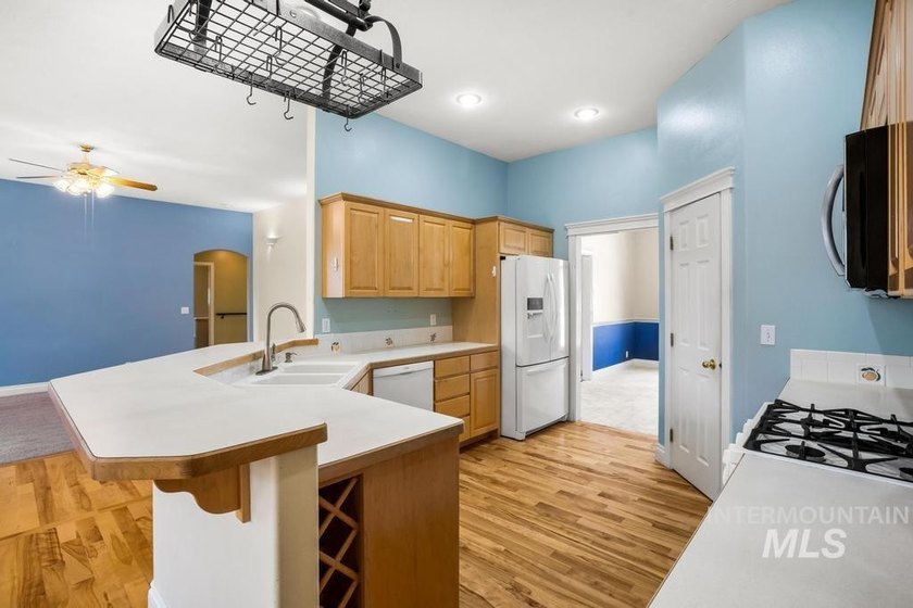 Great Meridian Location just off Franklin and Linder. 4 bedroom - photo 13