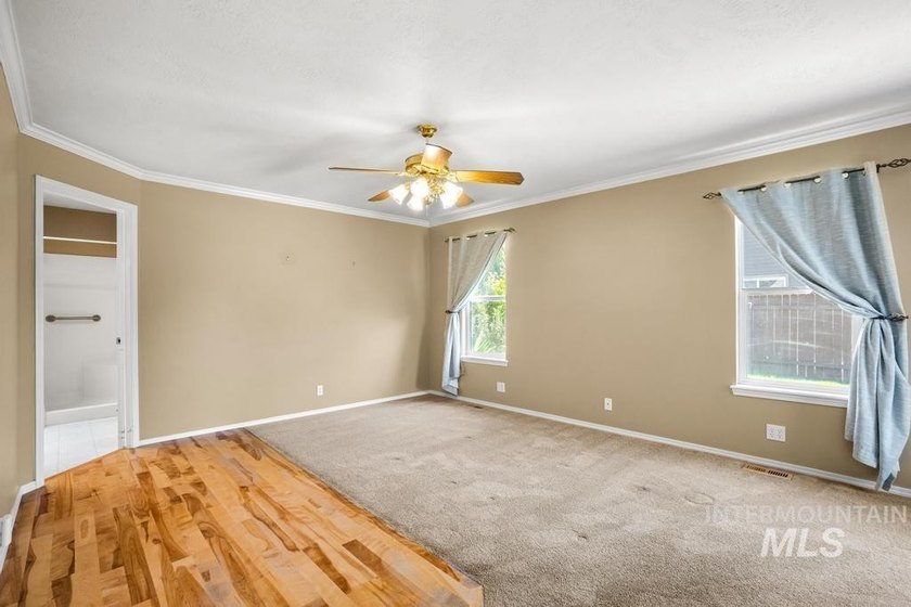 Great Meridian Location just off Franklin and Linder. 4 bedroom - photo 16