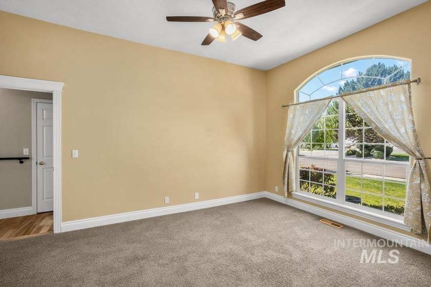 Great Meridian Location just off Franklin and Linder. 4 bedroom - photo 23