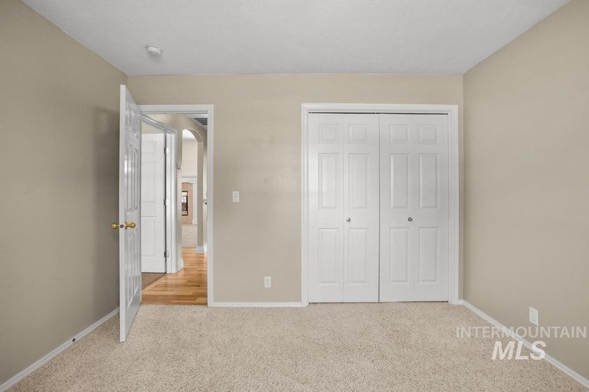 Great Meridian Location just off Franklin and Linder. 4 bedroom - photo 26