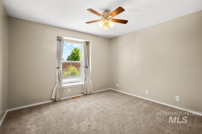 Great Meridian Location just off Franklin and Linder. 4 bedroom - photo 29