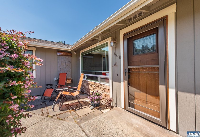 Perched above Sequim, this beautifully updated 3-bedroom, 2-bath - photo 31