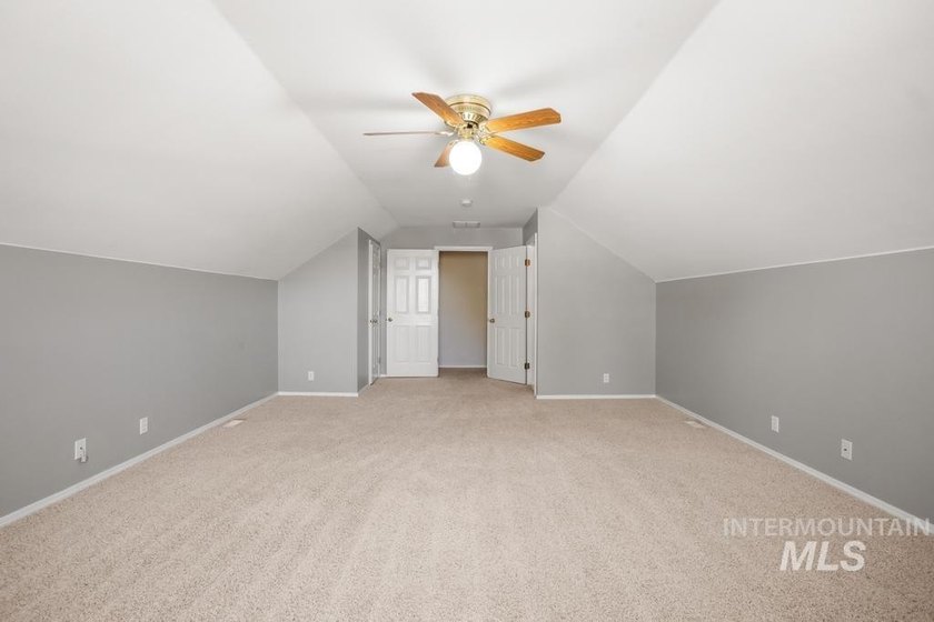Great Meridian Location just off Franklin and Linder. 4 bedroom - photo 32