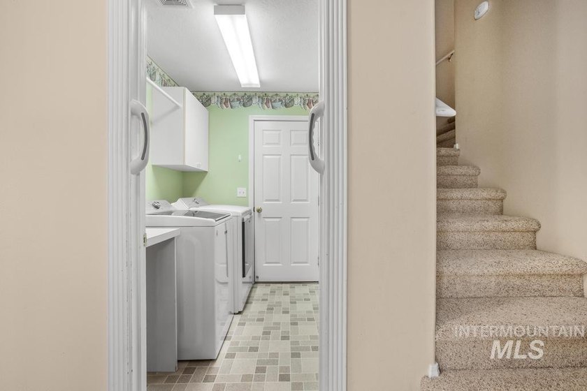 Great Meridian Location just off Franklin and Linder. 4 bedroom - photo 33