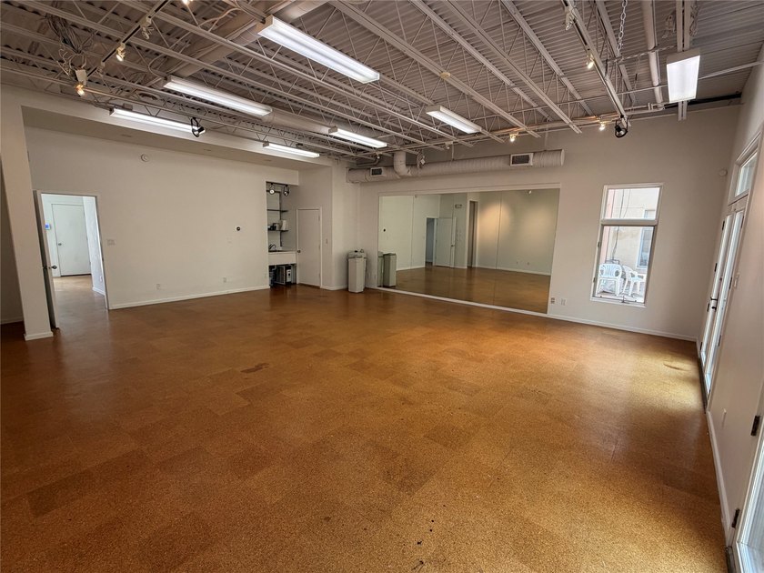 Could this be the most fabulous live / work studio in all of - photo 33