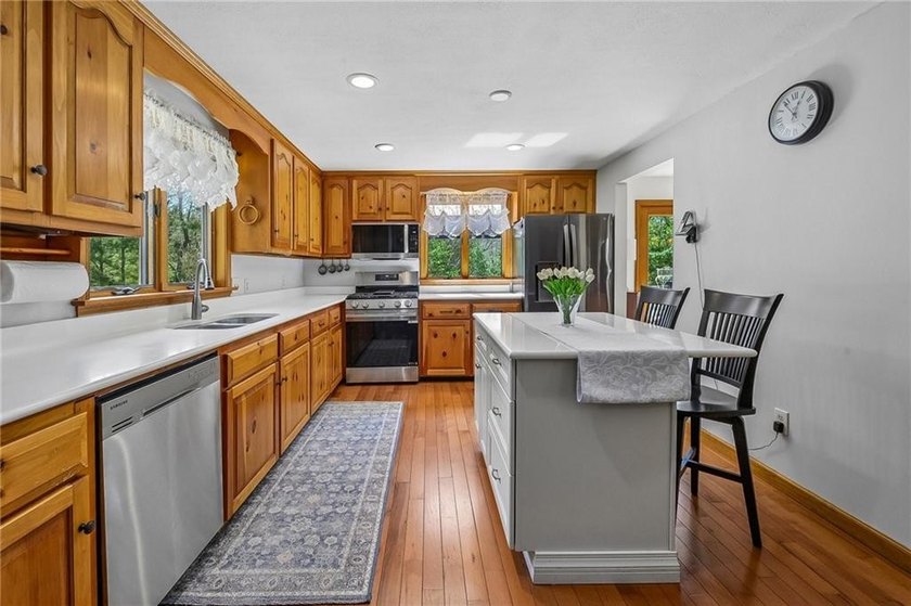Discover the charm and potential of 320 Shannock Road in - photo 5