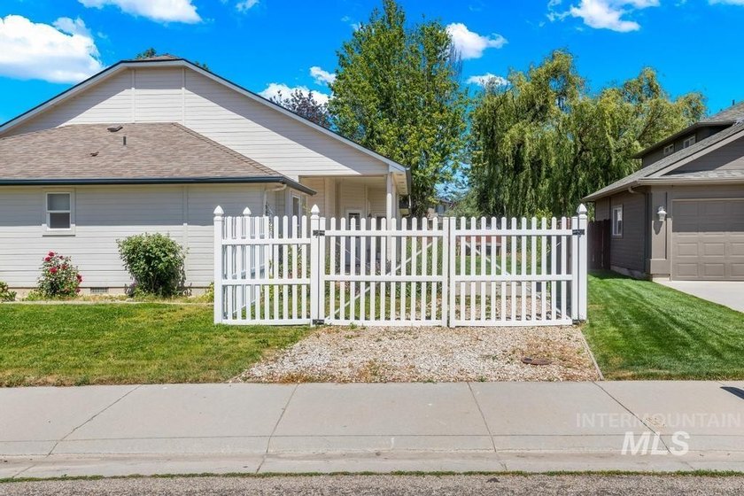 Great Meridian Location just off Franklin and Linder. 4 bedroom - photo 36