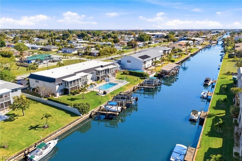Just reduced! Great 2/2 gulf access condo Downtown Cape Coral - photo 3