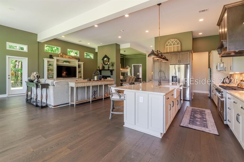 Tucked on a private cul-de-sac wooded lot, this reimagined Del - photo 10