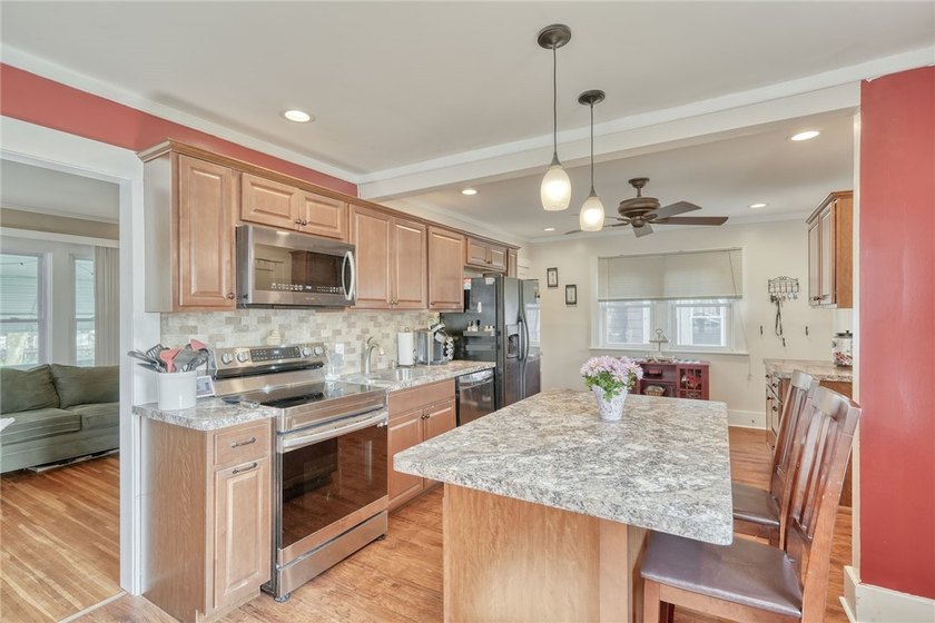 Classic city colonial with 3/4 bedrooms and 1.5 baths. Looking - photo 11
