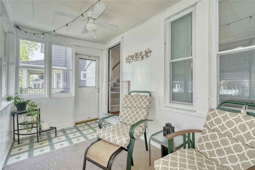 Classic city colonial with 3/4 bedrooms and 1.5 baths. Looking - photo 21