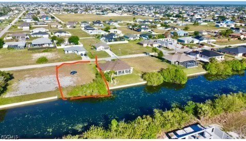 Enjoy peaceful canal views from your own backyard in this - photo 3