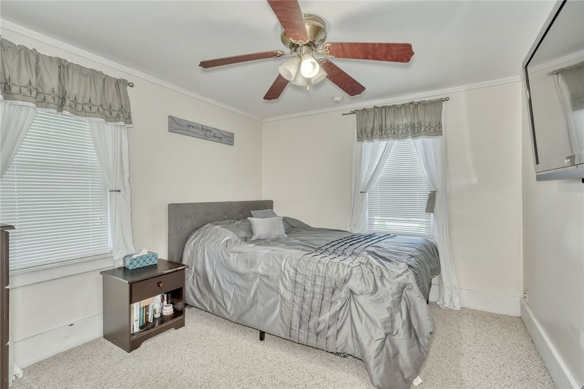Classic city colonial with 3/4 bedrooms and 1.5 baths. Looking - photo 25