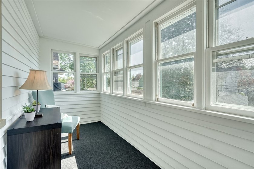 Classic city colonial with 3/4 bedrooms and 1.5 baths. Looking - photo 31