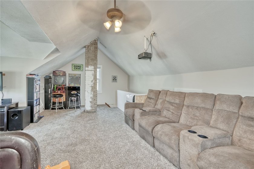 Classic city colonial with 3/4 bedrooms and 1.5 baths. Looking - photo 38