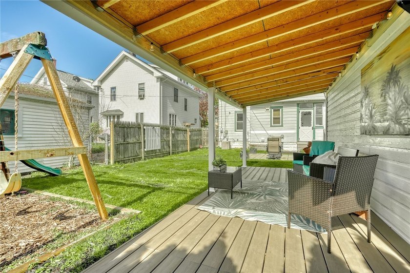 Classic city colonial with 3/4 bedrooms and 1.5 baths. Looking - photo 47