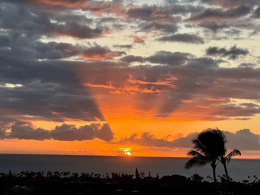 HUGE PRICE REDUCTION! Ocean views, breathtaking sunsets, and an - photo 3