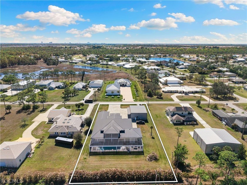 Modern large home on 1 acre, yes 20' entrance ,almost 10,000 sqf - photo 4