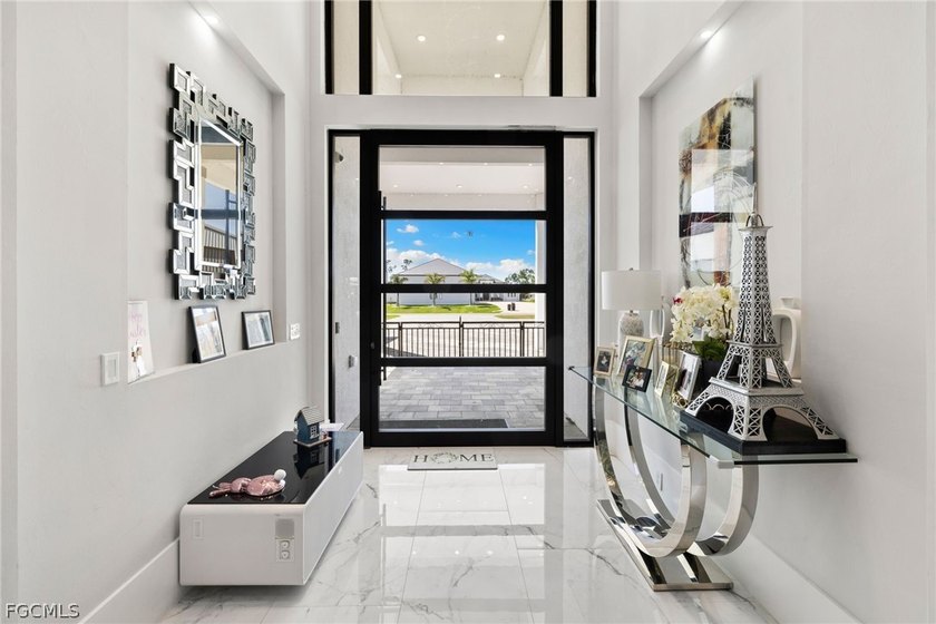 Modern large home on 1 acre, yes 20' entrance ,almost 10,000 sqf - photo 9