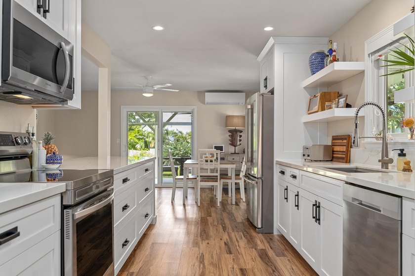 HUGE PRICE REDUCTION! Ocean views, breathtaking sunsets, and an - photo 9