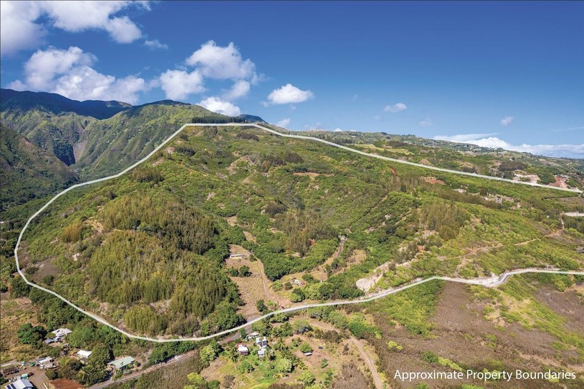 Pristine 370 acres located in Waihe'e Valley on the North Shore - photo 9
