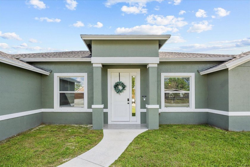 NO HOA! LIKE NEW! Built in 2023, this beautifully upgraded 4-bed - photo 3