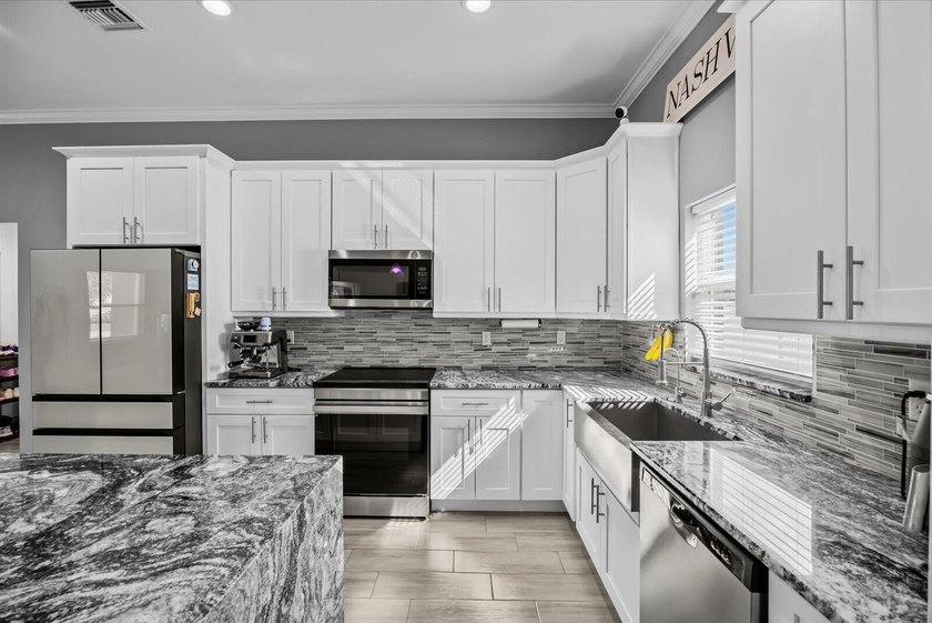 NO HOA! LIKE NEW! Built in 2023, this beautifully upgraded 4-bed - photo 5