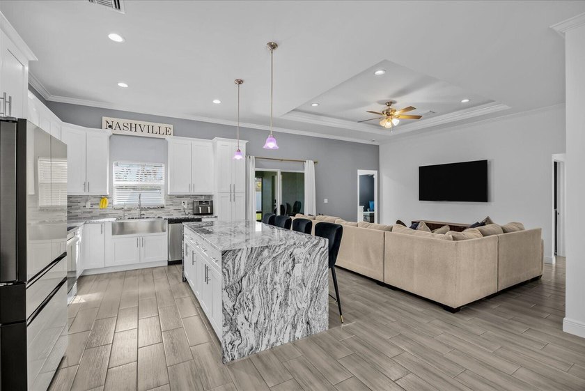 NO HOA! LIKE NEW! Built in 2023, this beautifully upgraded 4-bed - photo 8