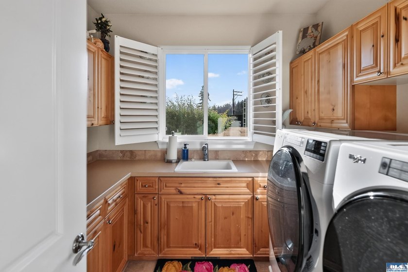 Experience refined Northwest living in this meticulously - photo 13