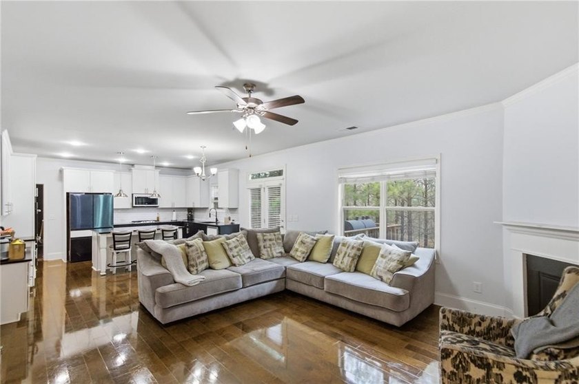 Move-in ready and beautifully maintained! This 5-bed,4.5-bath - photo 3