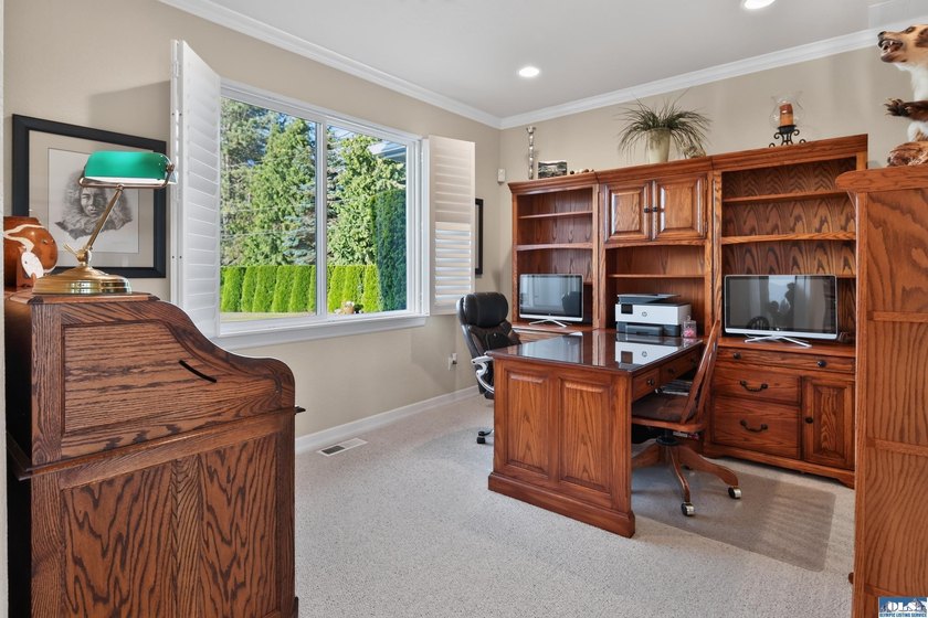 Experience refined Northwest living in this meticulously - photo 23