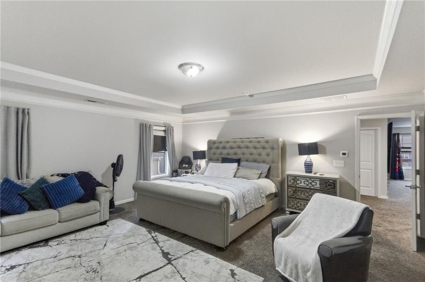 Move-in ready and beautifully maintained! This 5-bed,4.5-bath - photo 10