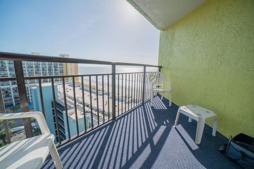 Welcome to this one-bedroom condo with excellent ocean views up - photo 2