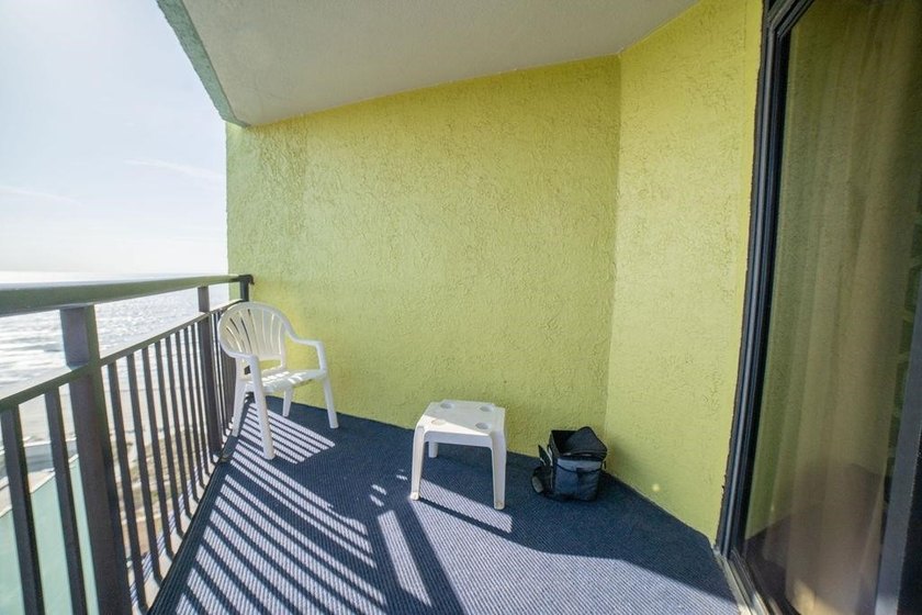 Welcome to this one-bedroom condo with excellent ocean views up - photo 3