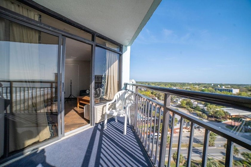 Welcome to this one-bedroom condo with excellent ocean views up - photo 4