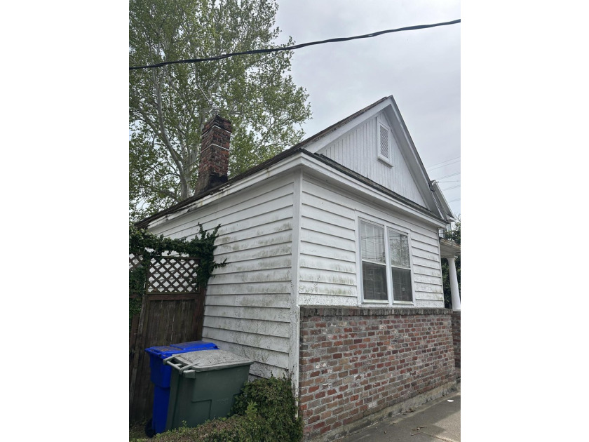 Opportunity knocks at 227 Fishburne Street! This home is - photo 2