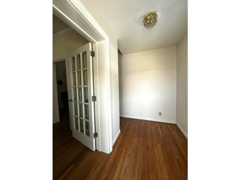 Opportunity knocks at 227 Fishburne Street! This home is - photo 6