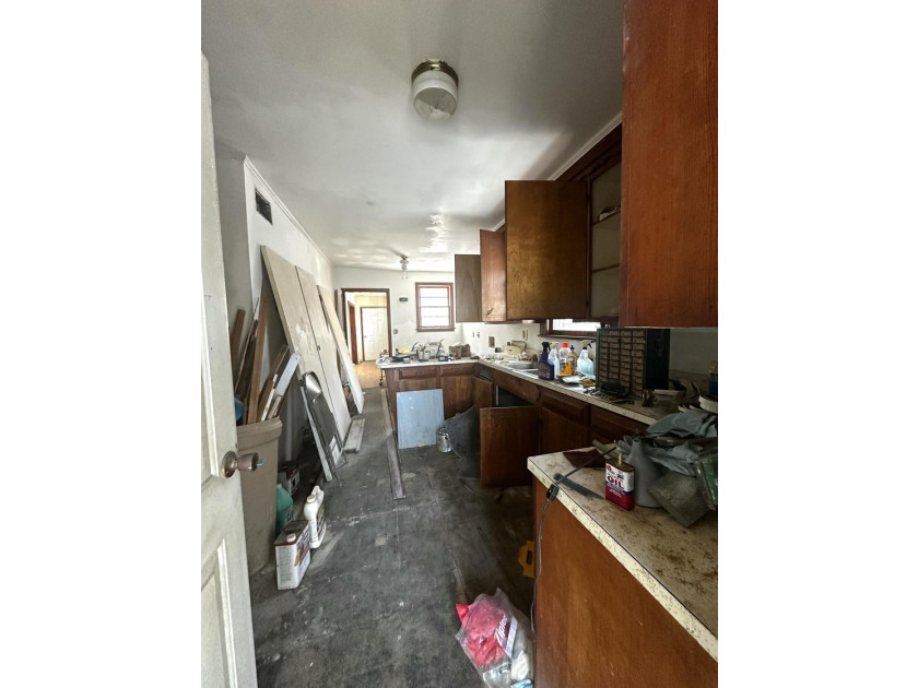Opportunity awaits at 3 Woodall Court! This gutted home is ready - photo 10